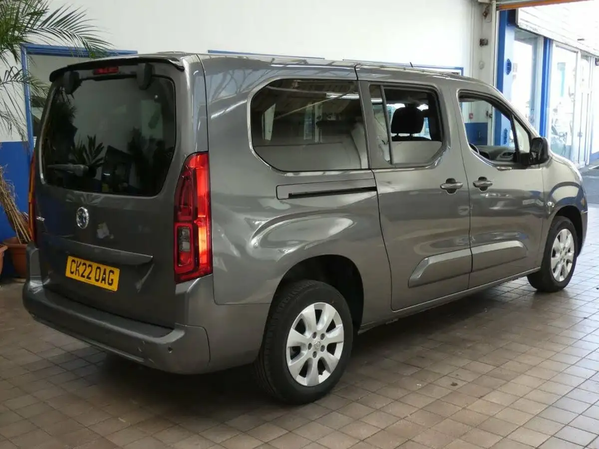2022-vauxhall-combo-life-15-se-xl-100ps-big-24