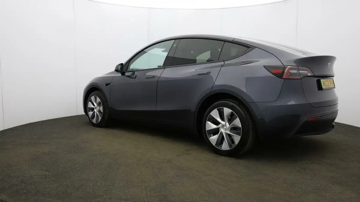 2022-tesla-model-y-e-long-range-big-58
