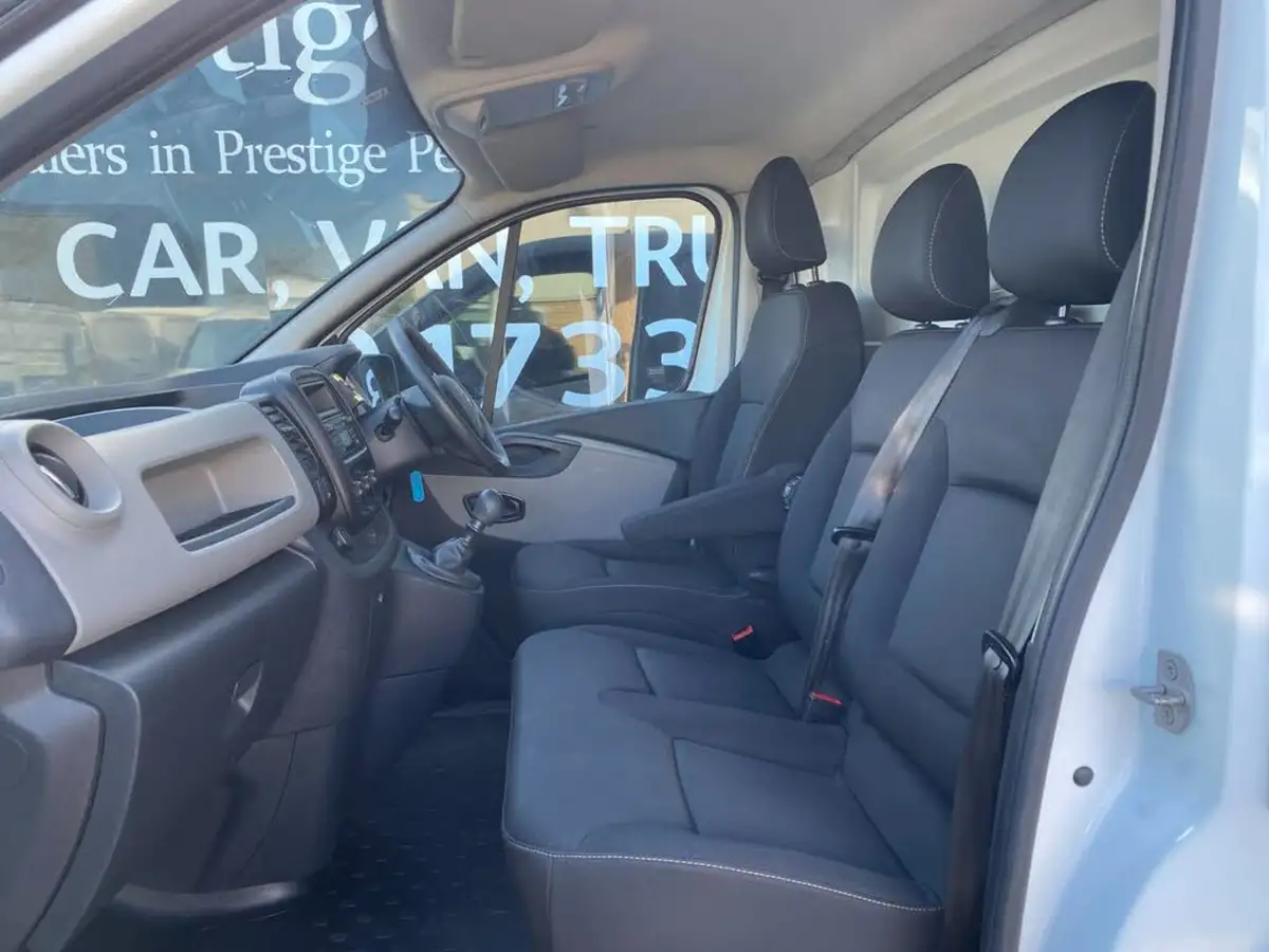 2017-renault-trafic-16dci-sl27-120-business-e6-panel-big-37