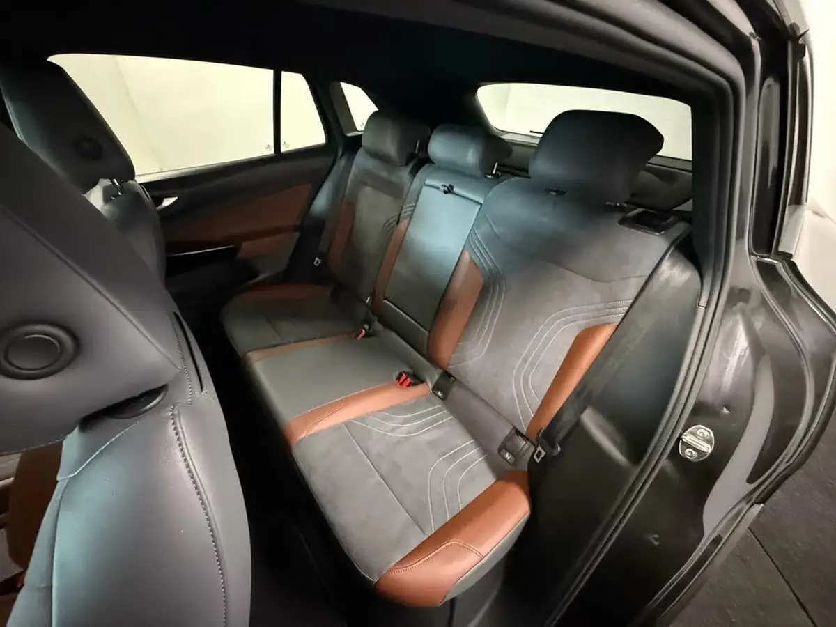 2021-volkswagen-id4-e-first-edition-big-34