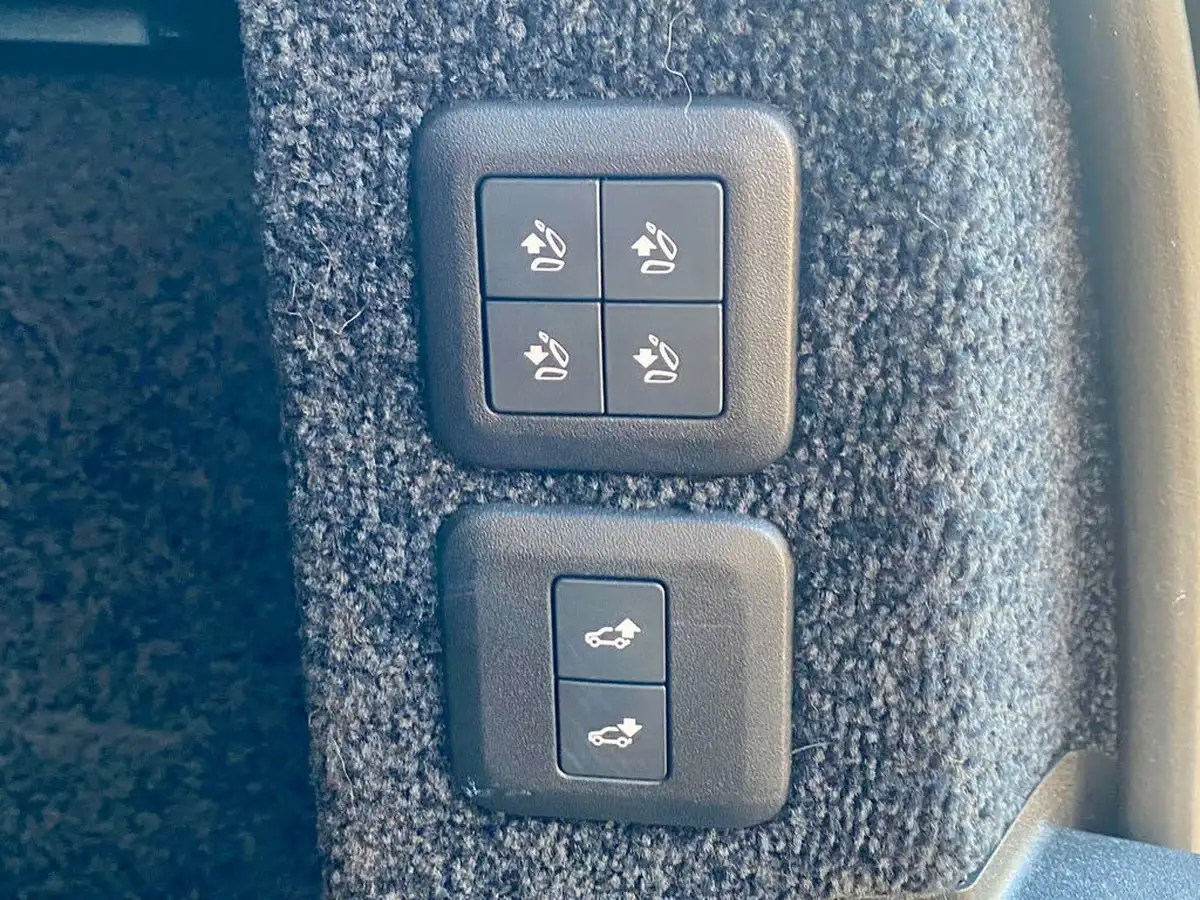 2018-land-rover-range-rover-30-sd-v6-vogue-big-34