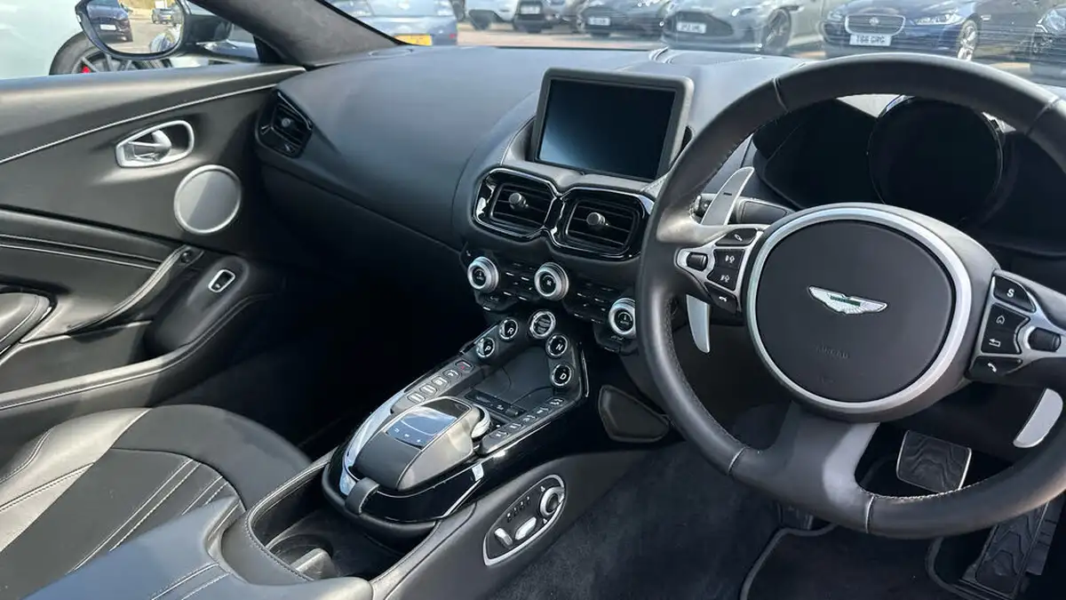 2019-aston-martin-vantage-40-v8-vantage-big-8