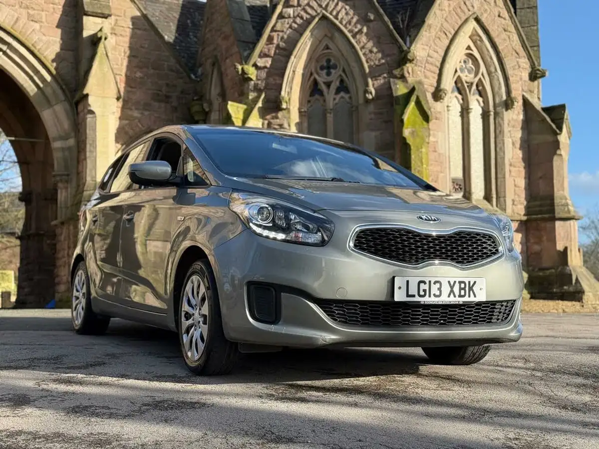 2013-kia-carens-16-gdi-1-big-1