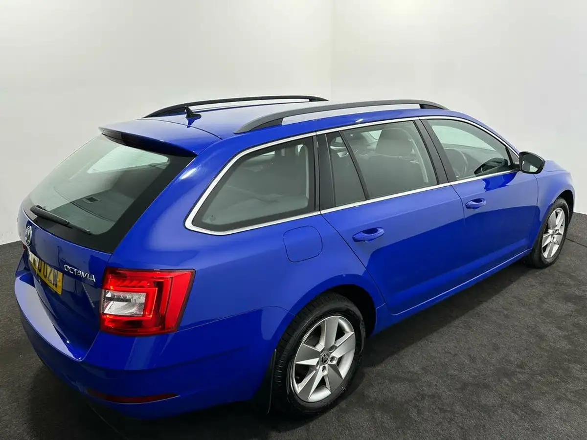 2020-skoda-octavia-16tdi-se-technology-estate-big-49