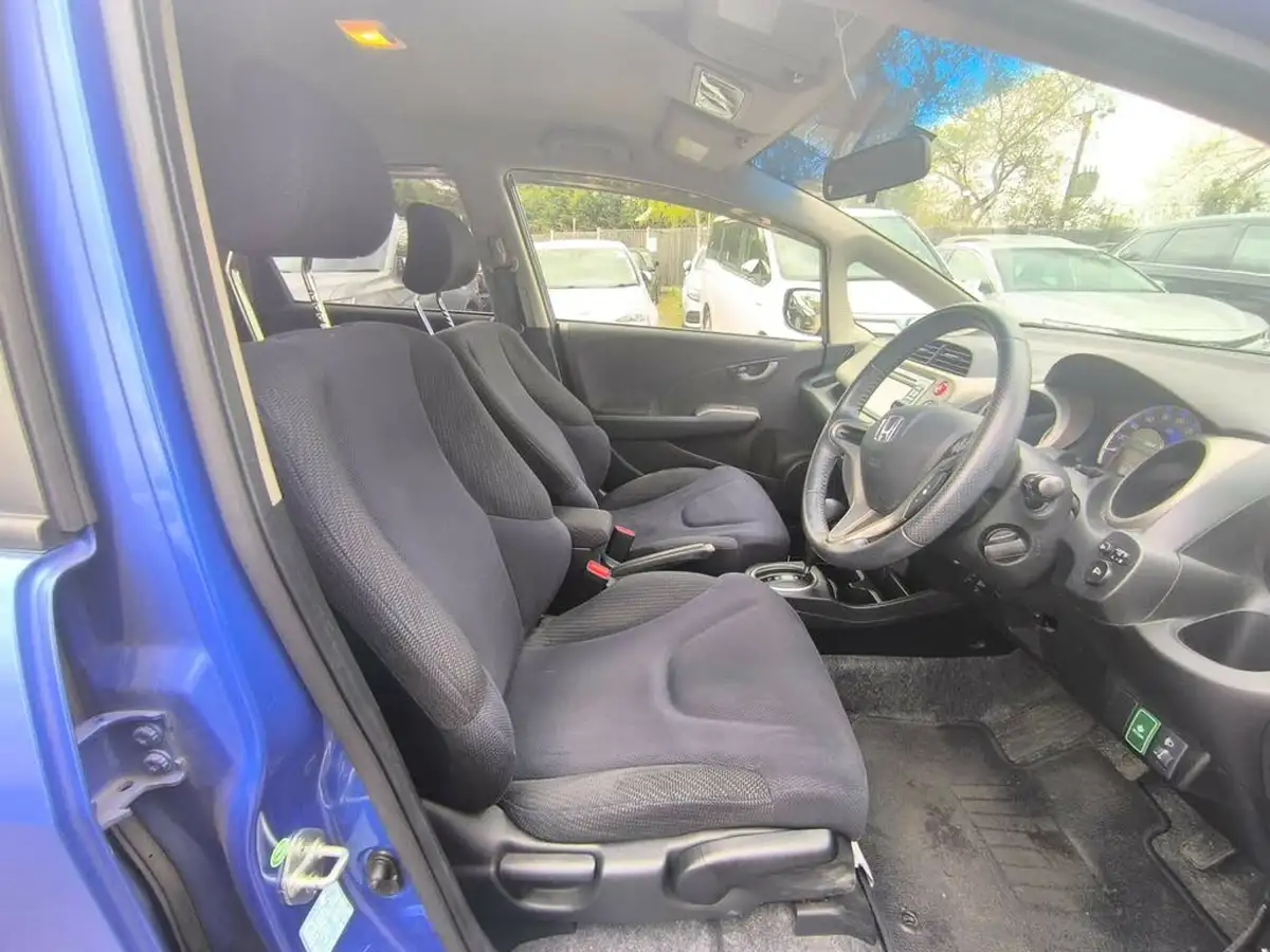2012-honda-fit-13-hybrid-jazz-big-8