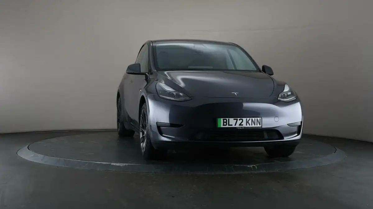 2022-tesla-model-y-e-rwd-big-42