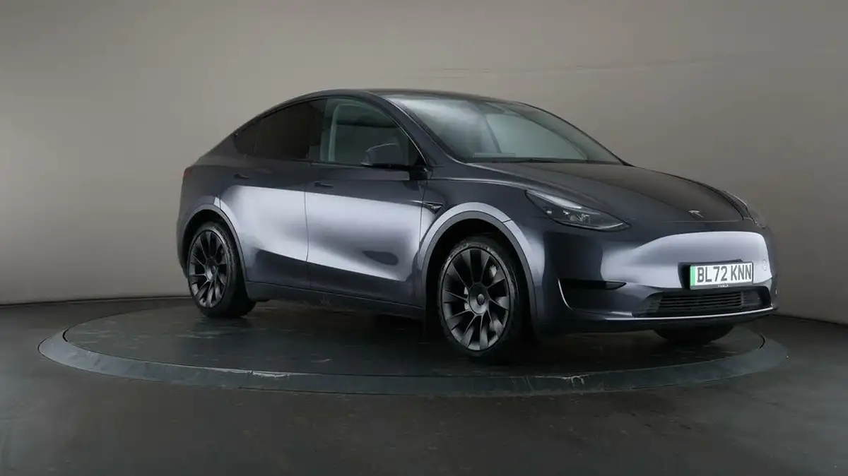 2022-tesla-model-y-e-rwd-big-1