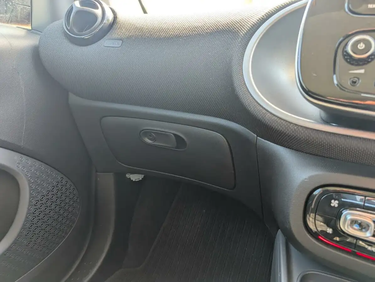 2017-smart-fortwo-10-passion-71bhp-ss-coupe-twinamic-big-16
