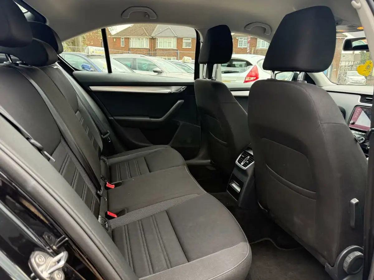2017-skoda-octavia-16tdi-se-115ps-hatchback-1596cc-dsg-big-20