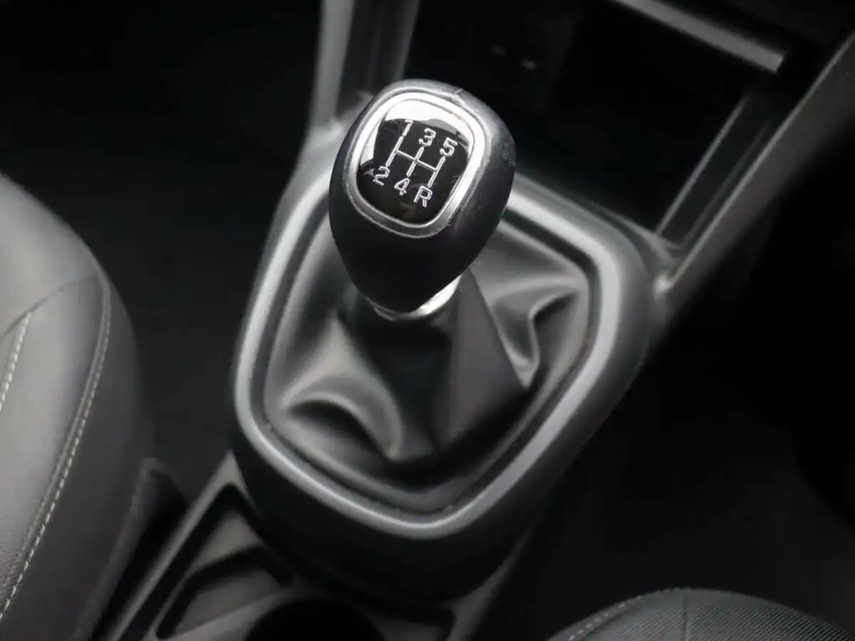 2017-hyundai-i10-12-premium-big-16