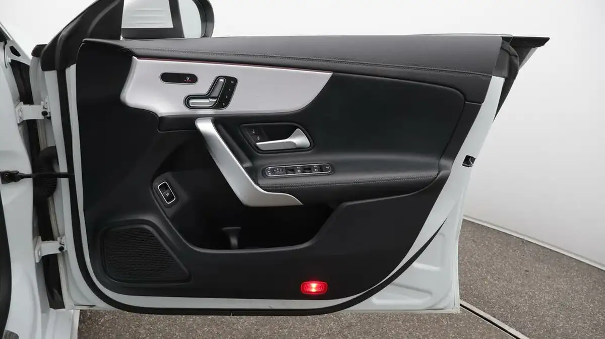 2021-mercedes-benz-cla-big-15