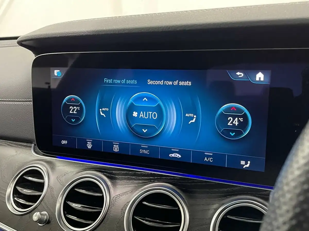 2021-mercedes-benz-e-class-20d-e220d-amg-line-premium-saloon-4d-big-14