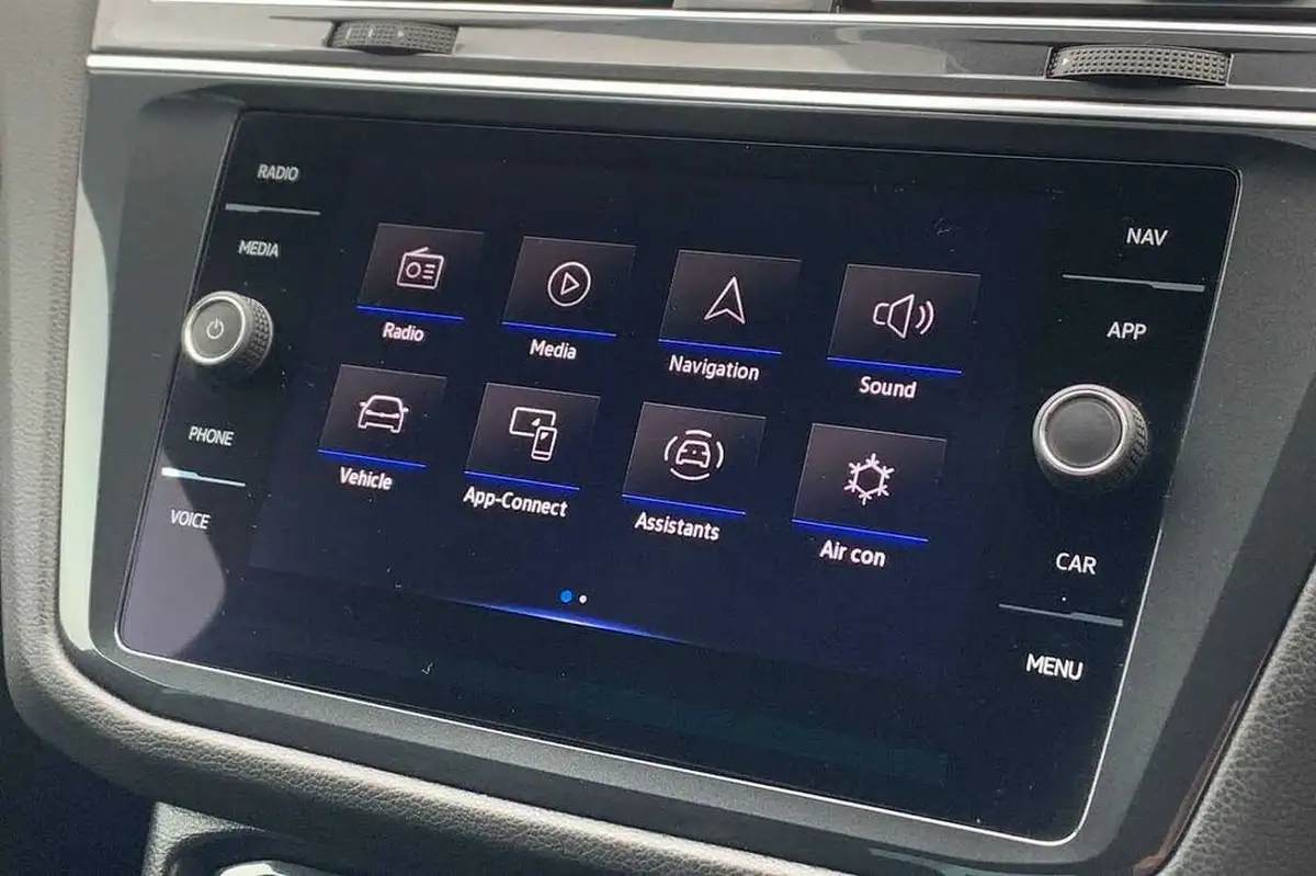 2023-volkswagen-tiguan-15-tsi-r-line-edition-big-11