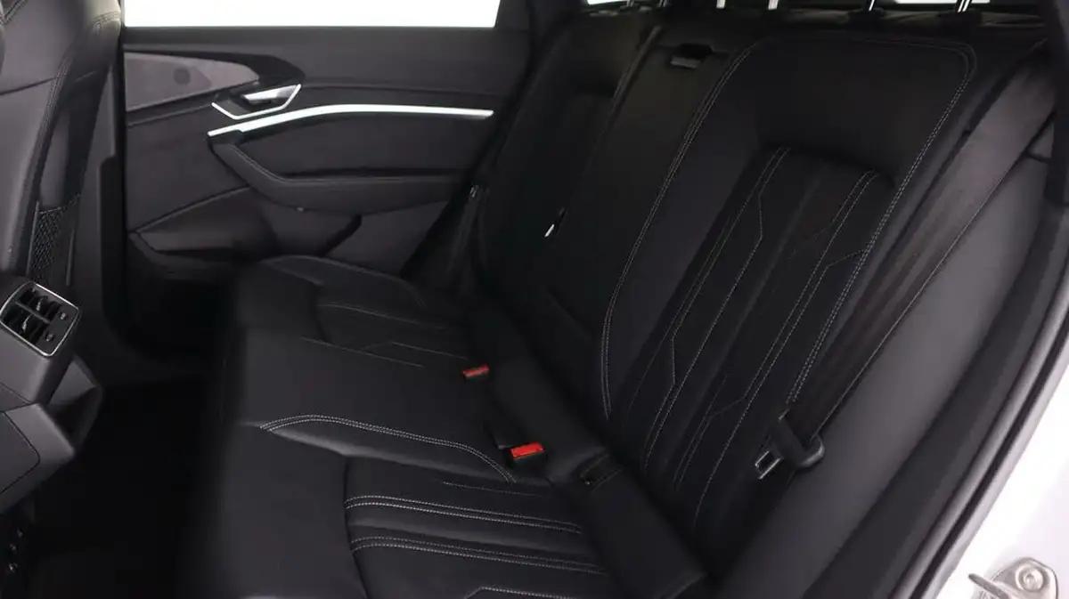 2021-audi-e-tron-55e-s-line-sportback-big-16