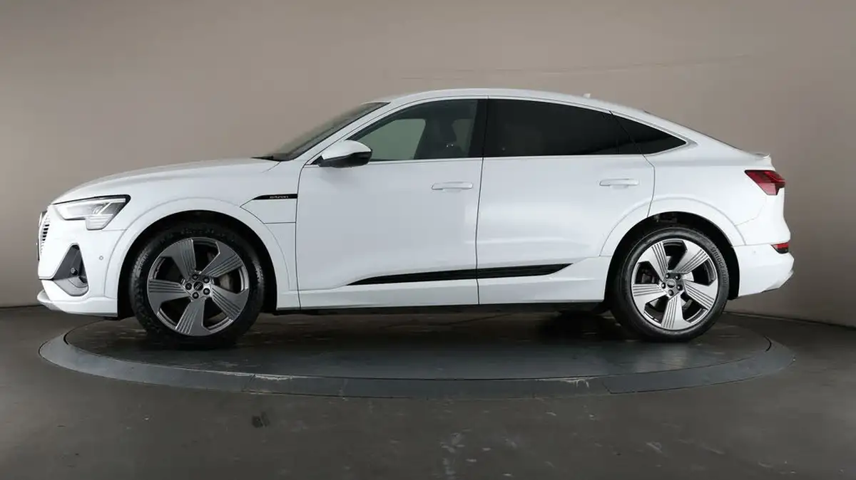 2021-audi-e-tron-55e-s-line-sportback-big-33