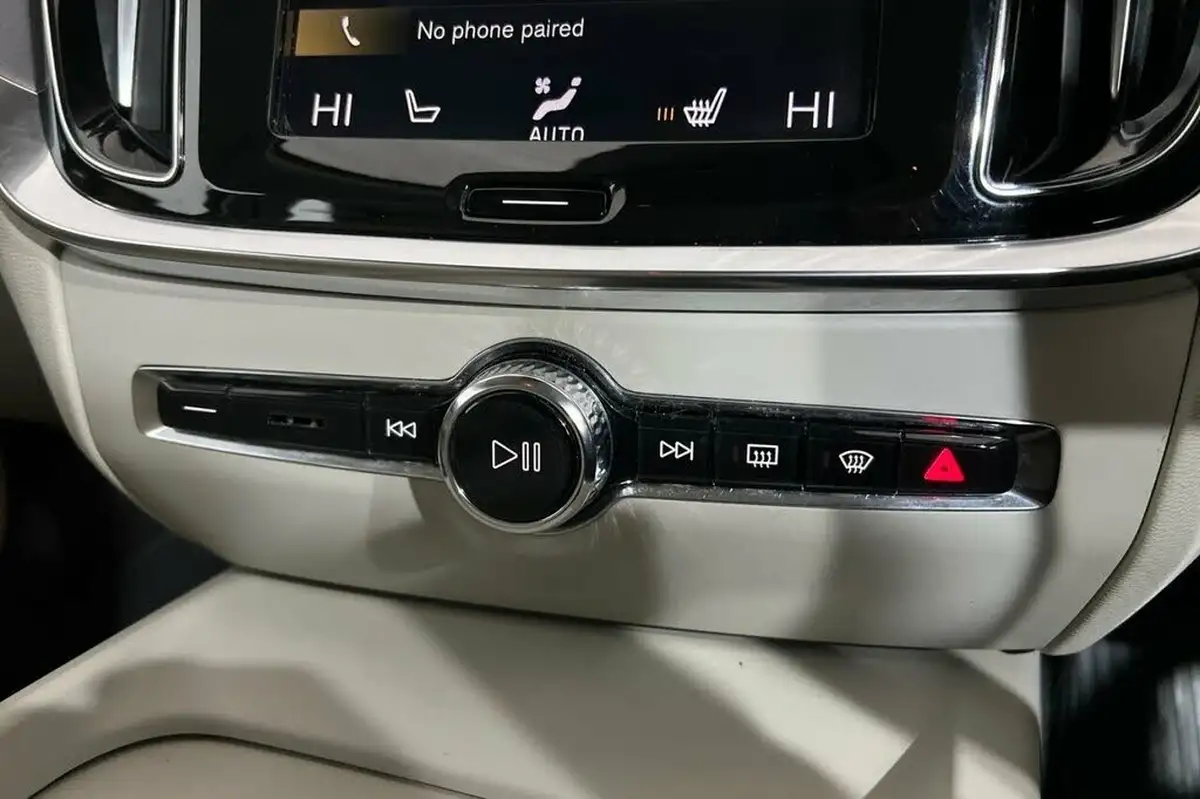 2019-volvo-v60-20-t5-cross-country-plus-big-30