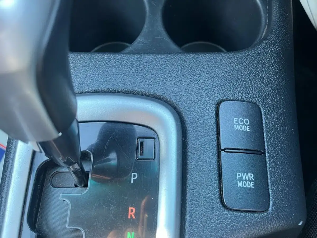 2021-toyota-hi-lux-24d-4d-icon-150hpeu6d-auto-big-26