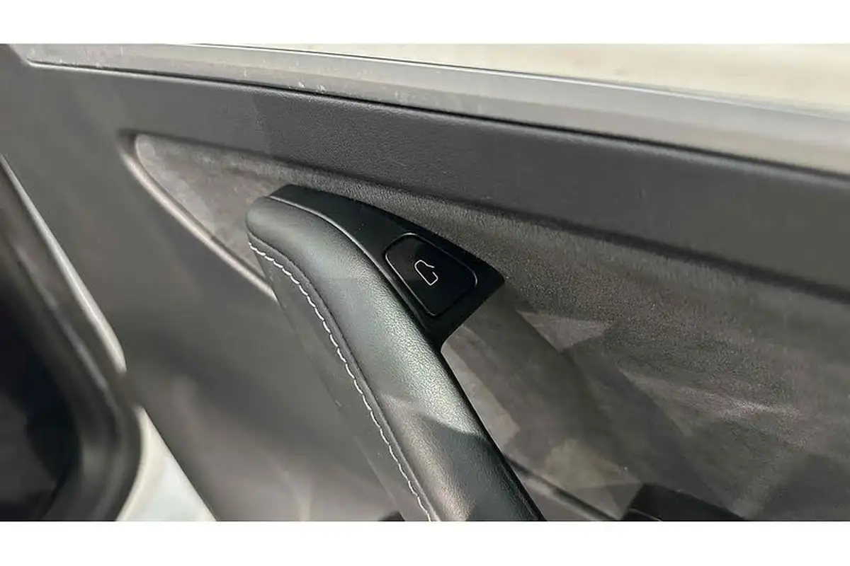 2023-tesla-model-y-e-rwd-big-33