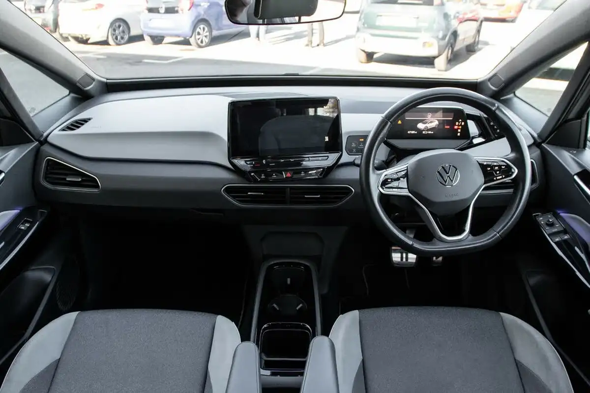 2020-volkswagen-id3-e-business-big-3