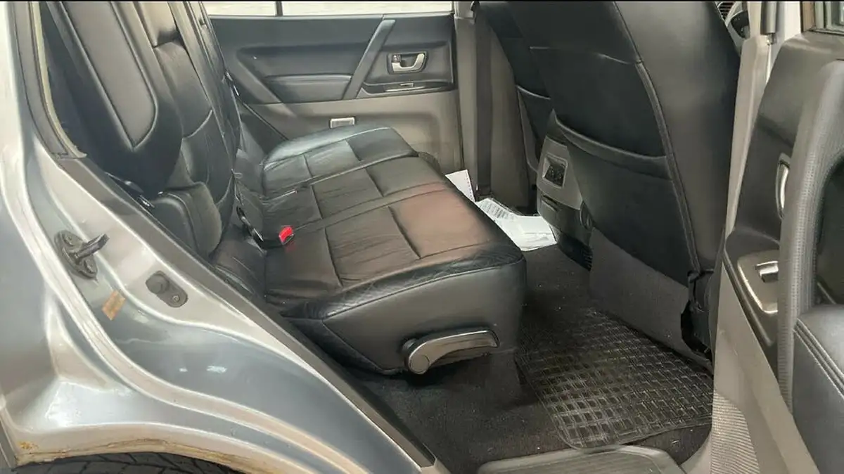 2005-mitsubishi-shogun-32td-elegance-5d-auto-big-5