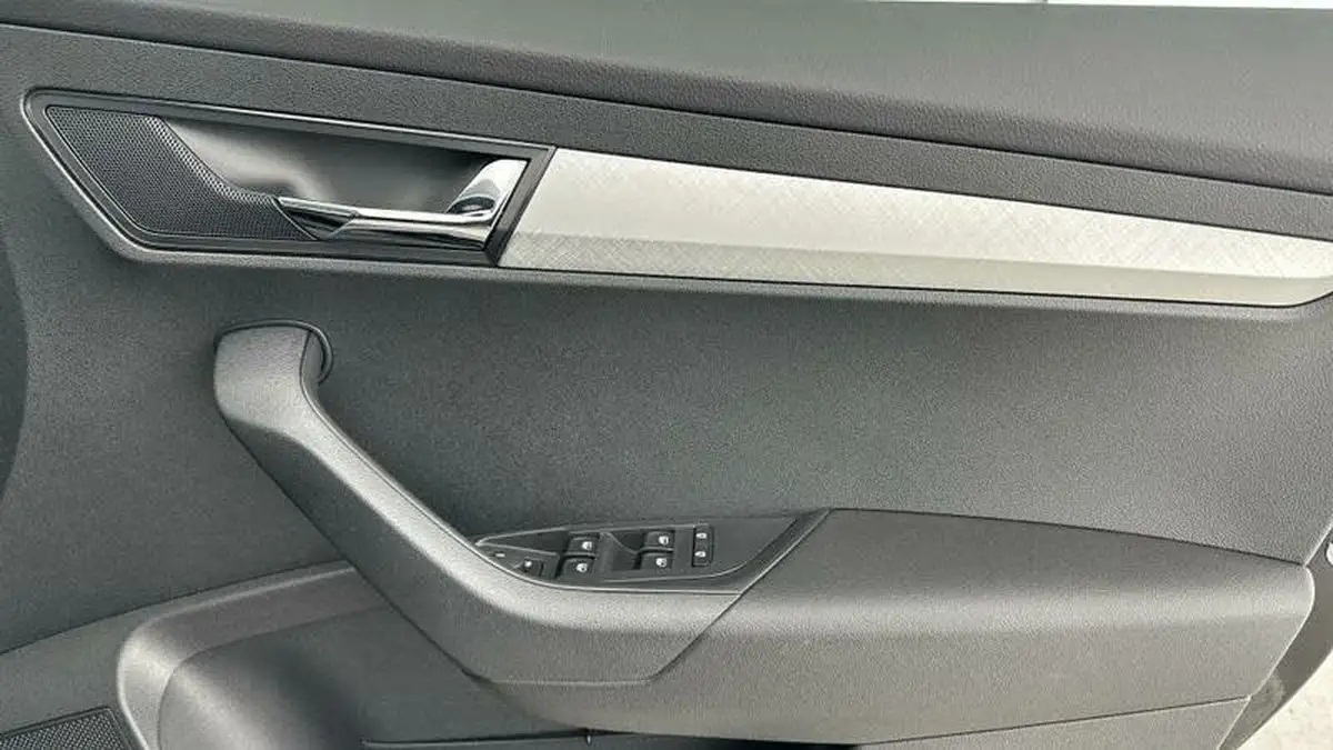 2024-skoda-karoq-15-tsi-se-l-dsg-big-18