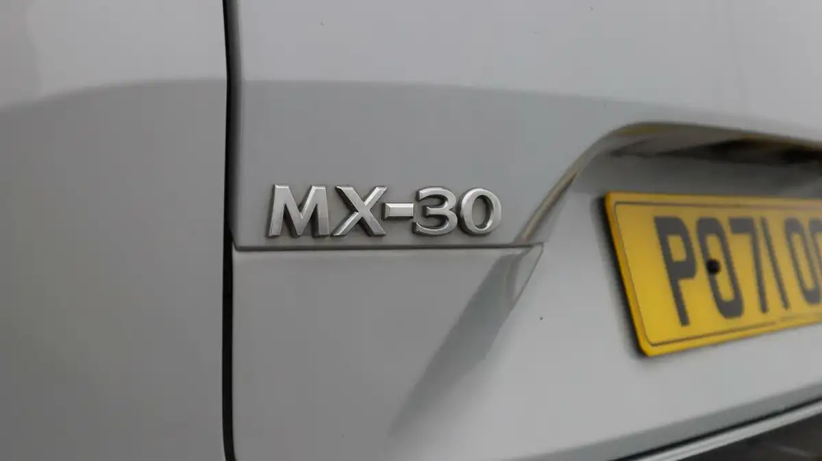2021-mazda-mx-30-e-first-edition-big-20