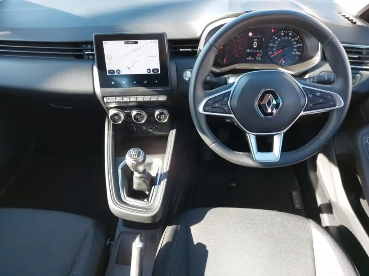 2021-renault-clio-10-tce-iconic-90ps-big-6