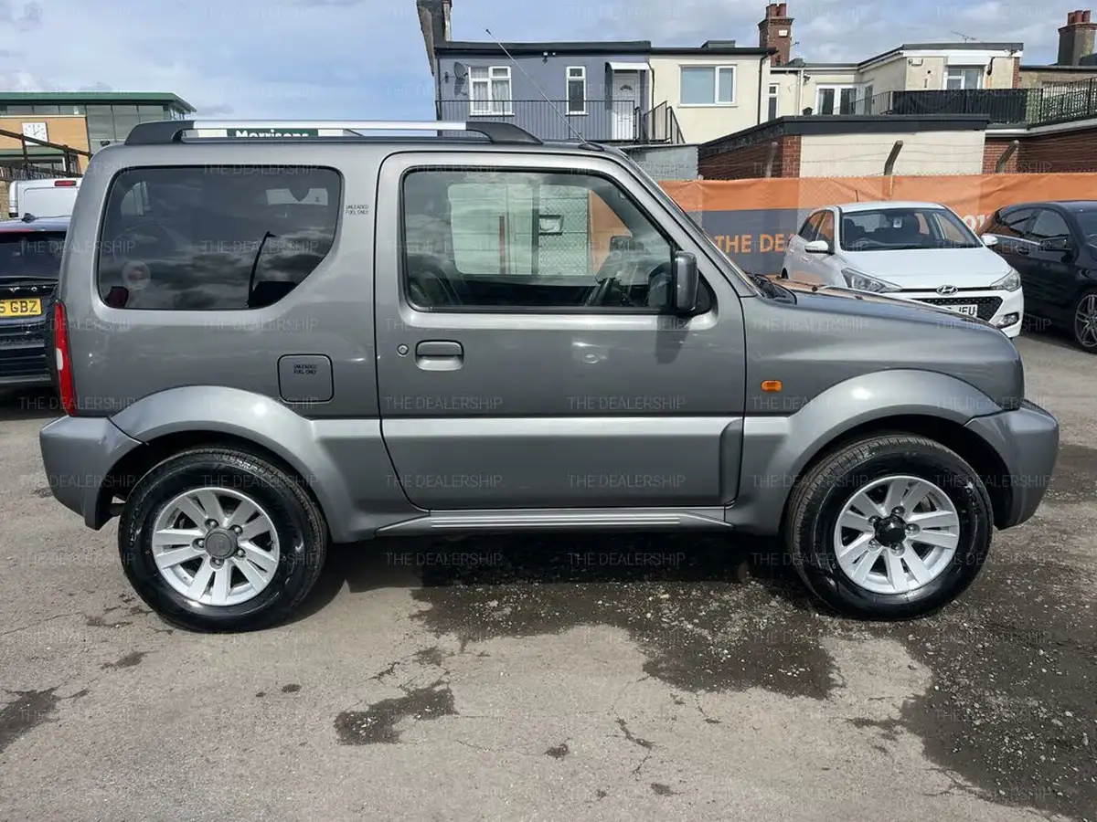2010-suzuki-jimny-13-sz4-big-1