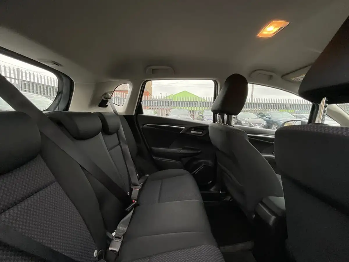 2019-honda-jazz-13-i-vtec-se-cvt-big-11