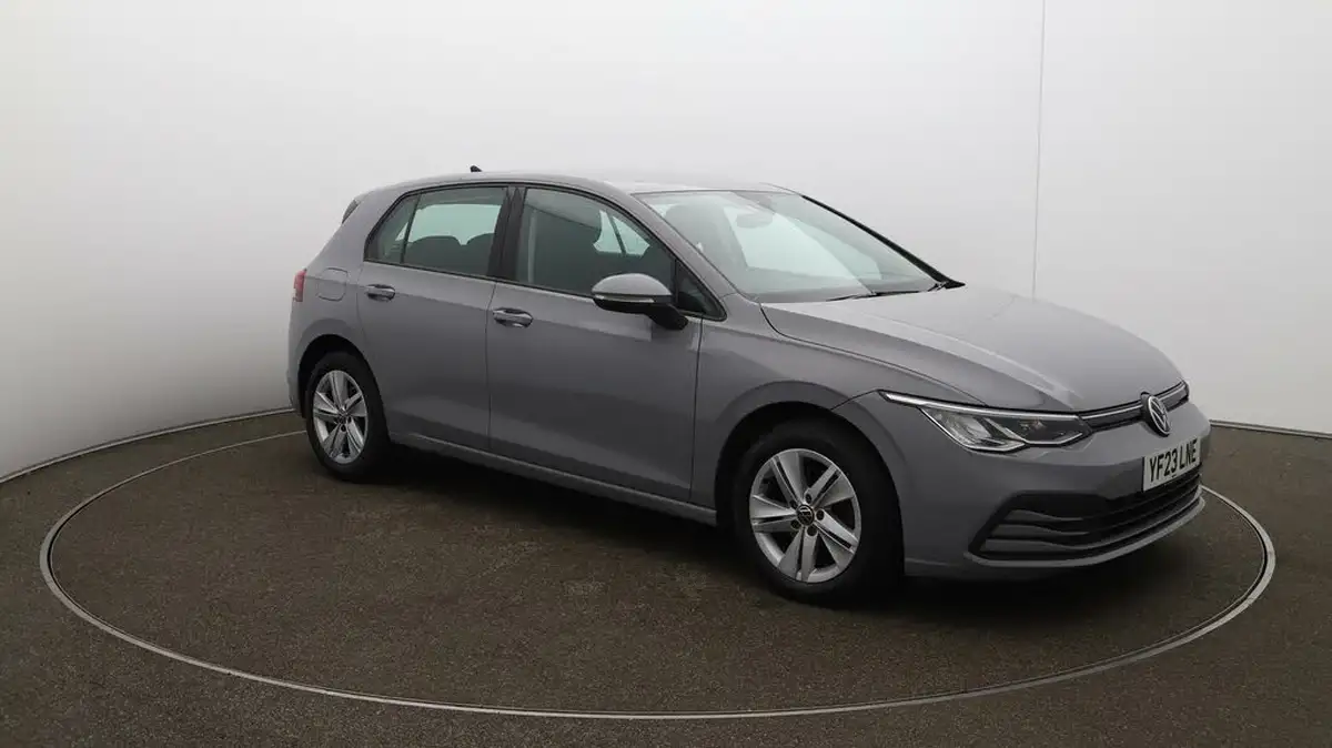 2023-volkswagen-golf-15-tsi-life-130ps-hatchback-big-1