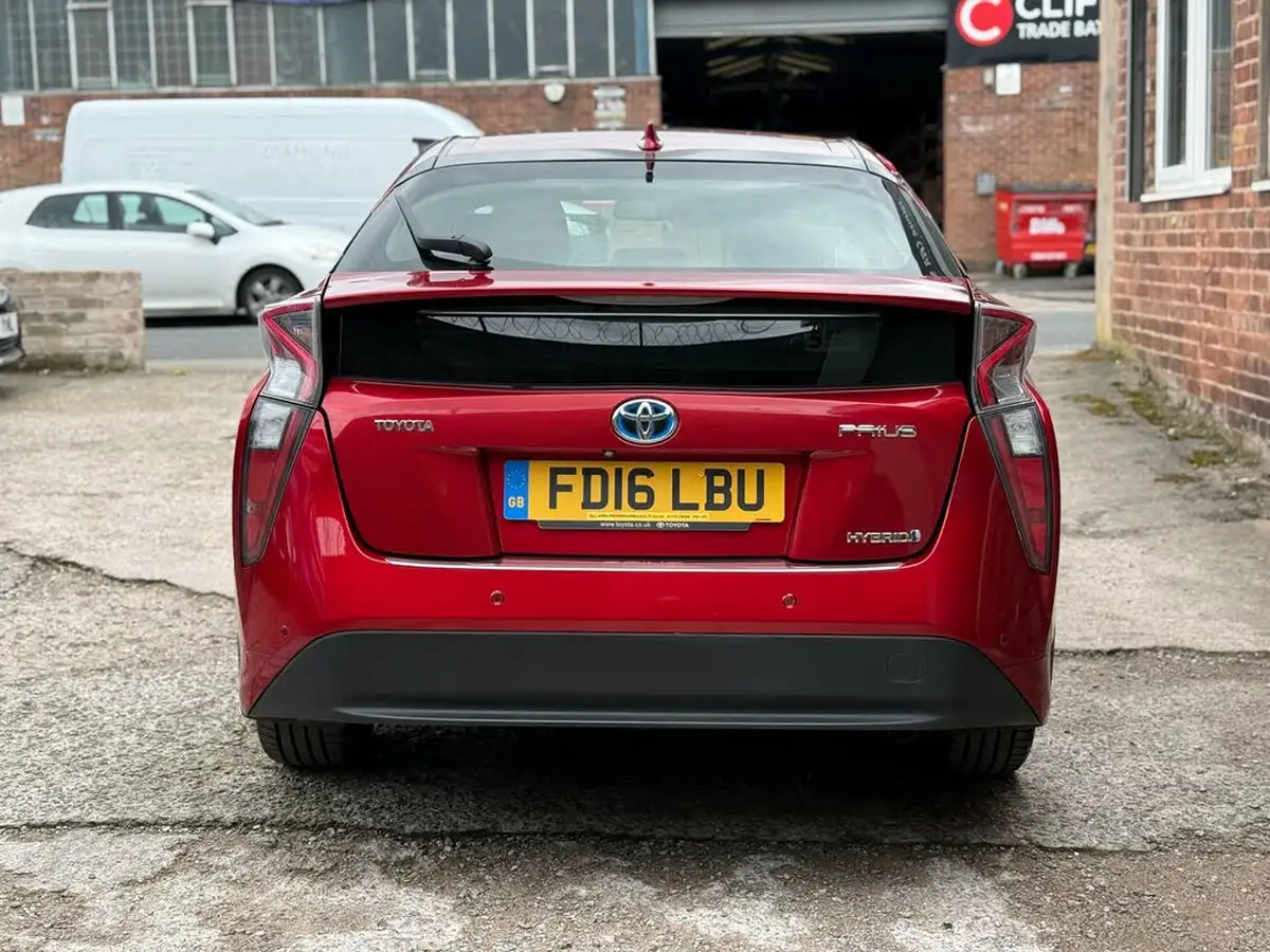2016-toyota-prius-18-vvt-i-excel-big-7