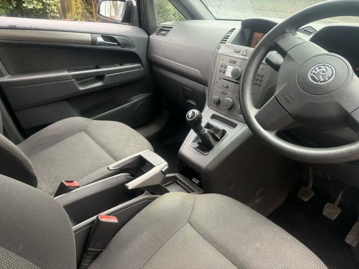 2007-vauxhall-zafira-16-life-big-3
