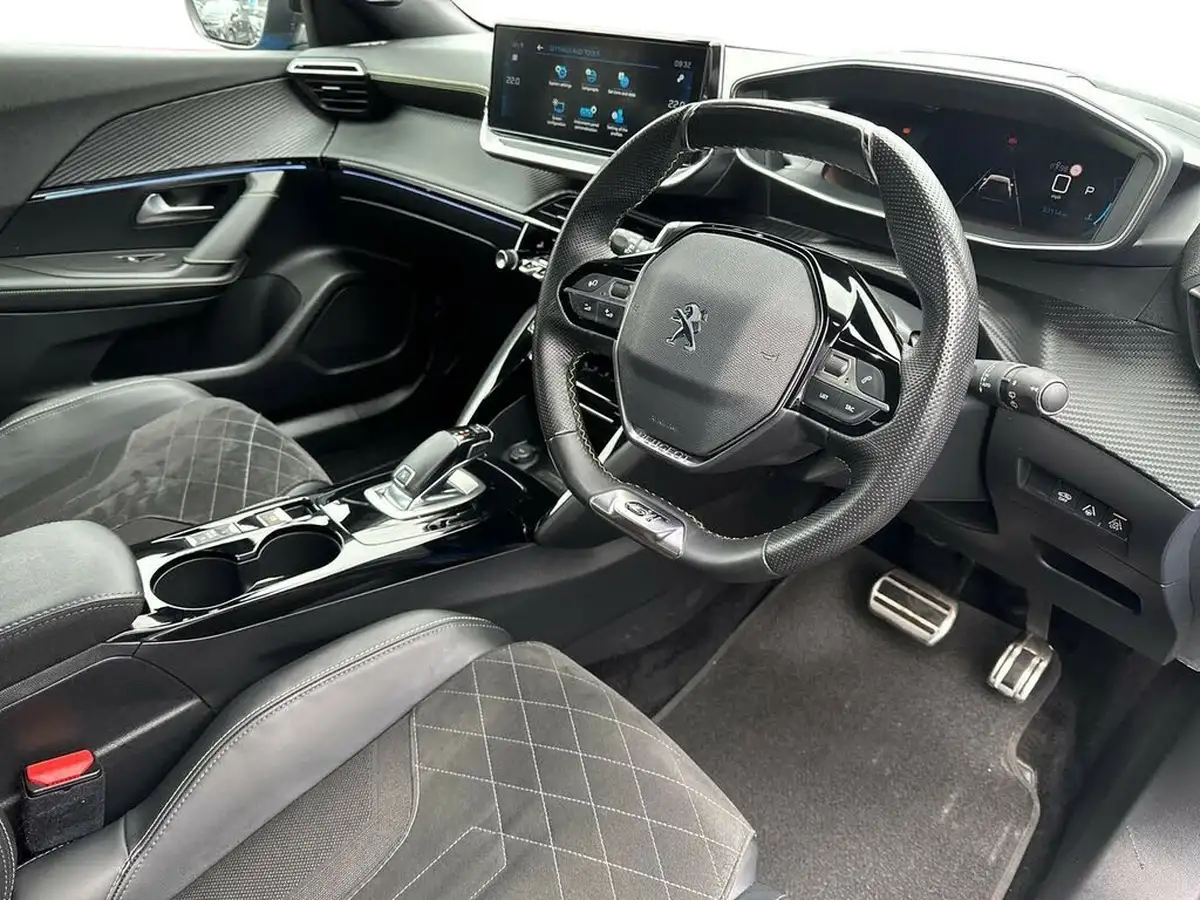 2021-peugeot-2008-suv-12-puretech-gt-premium-130bhp-eat8-big-9