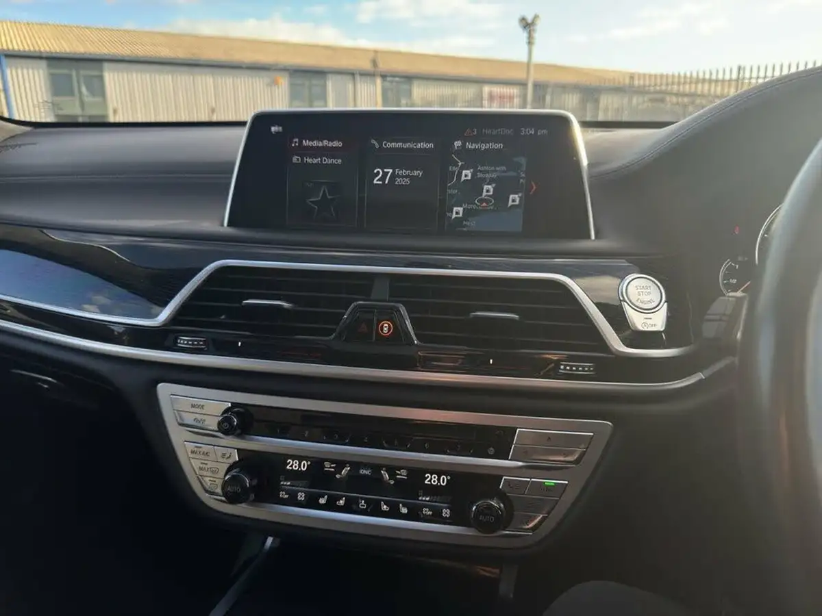2018-bmw-7-series-66-m760li-big-29