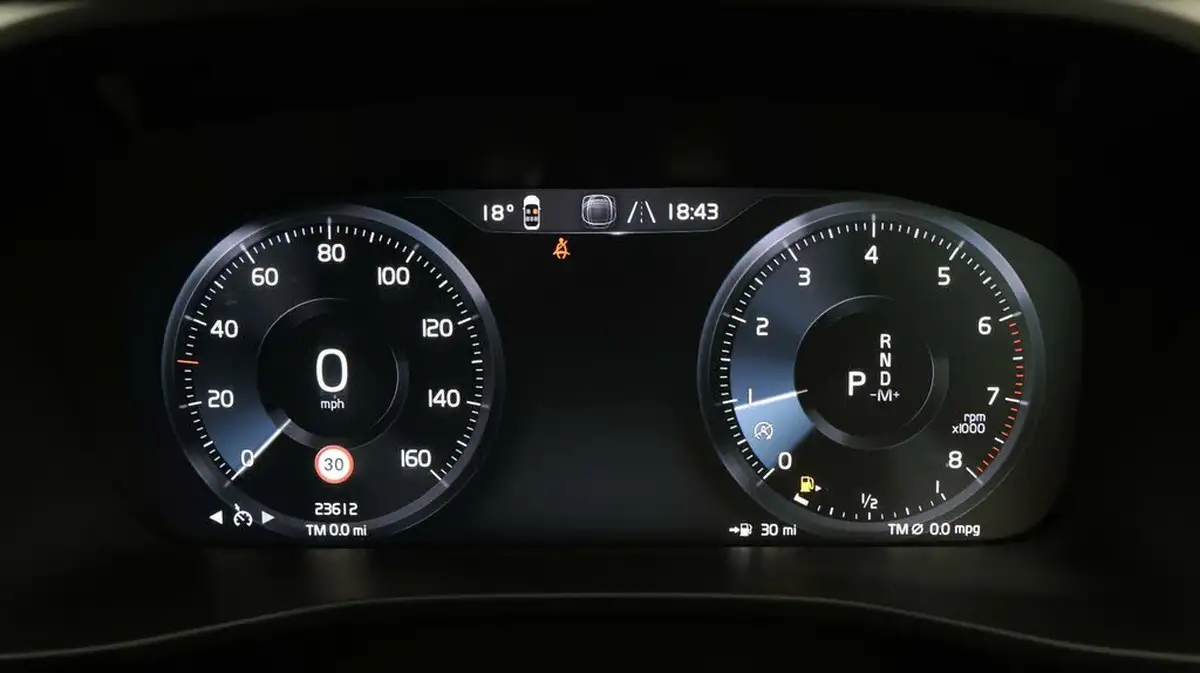 2022-volvo-xc40-15-t3-r-design-auto-big-10