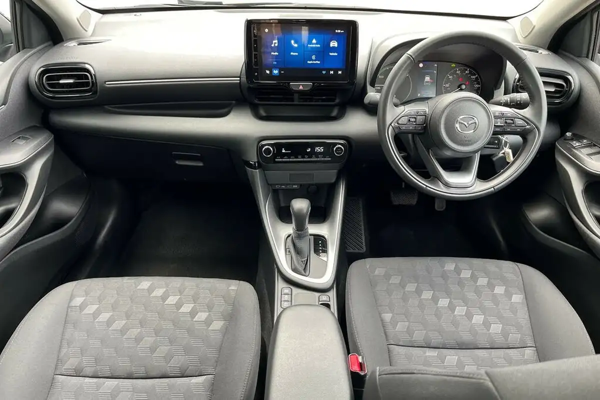 2024-mazda-mazda2-15-centre-line-big-10