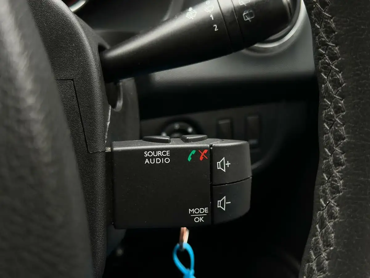 2014-dacia-sandero-stepway-15d-laureate-big-32