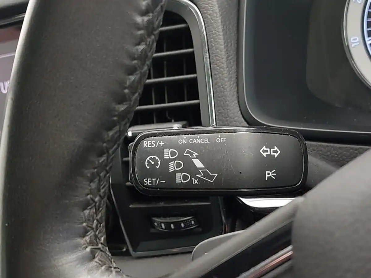2019-skoda-karoq-15-tsi-se-l-dsg-big-15