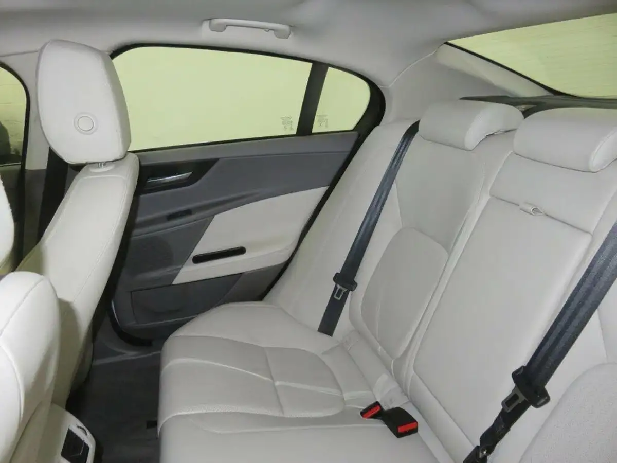 2015-jaguar-xe-20td-portfolio-163ps-auto-big-46