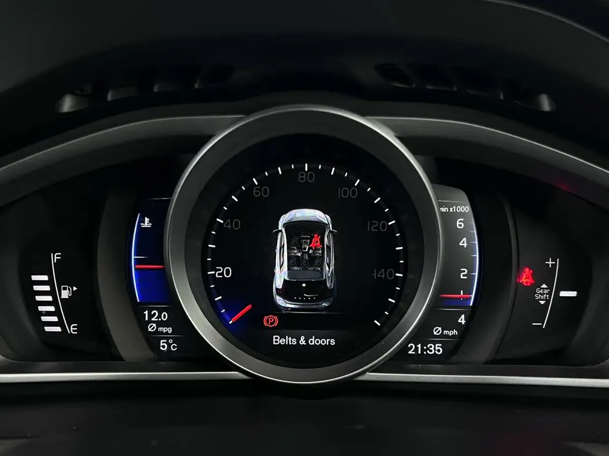 2018-volvo-v40-20-t3-r-design-pro-big-14