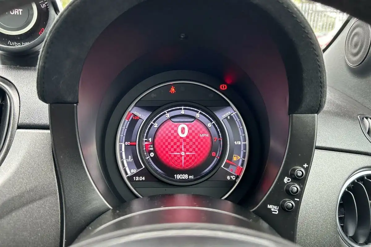 2022-abarth-595-14-tjet-competizione-big-15