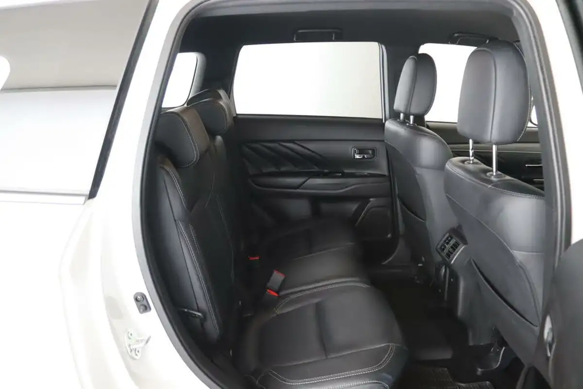 2020-mitsubishi-outlander-24-dynamic-phev-big-13