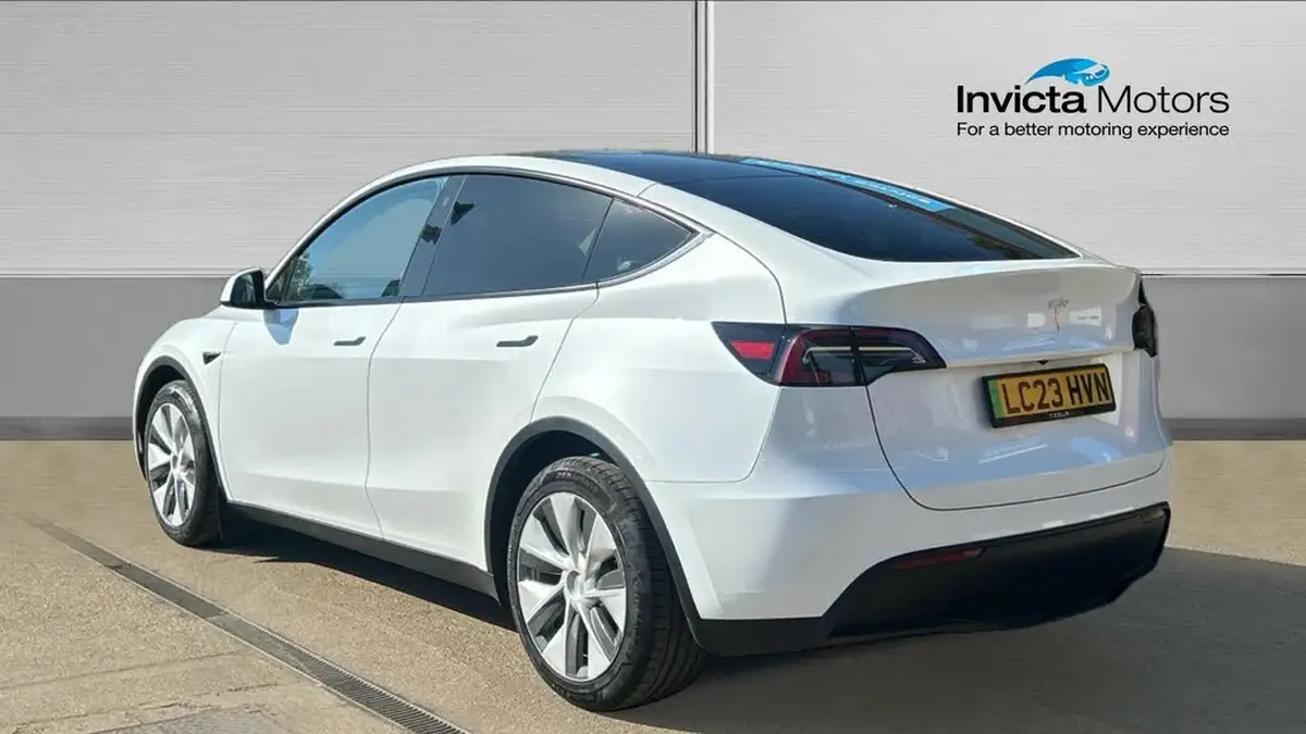 2023-tesla-model-y-e-rwd-big-4