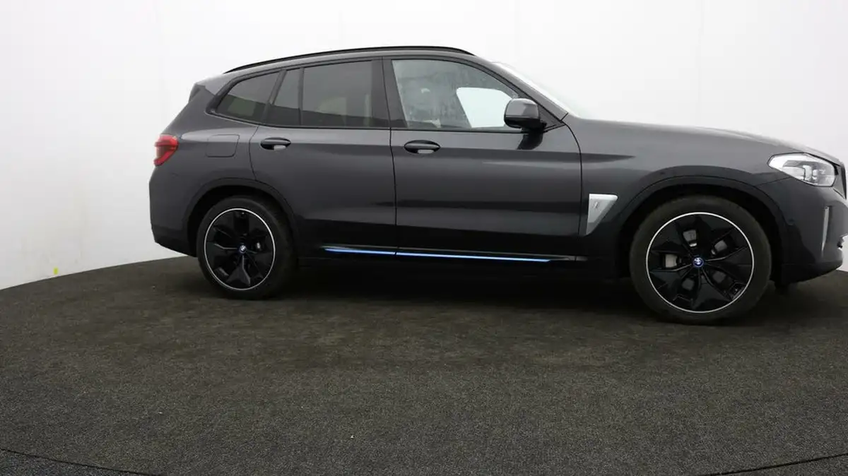2021-bmw-ix3-e-premier-edition-big-35