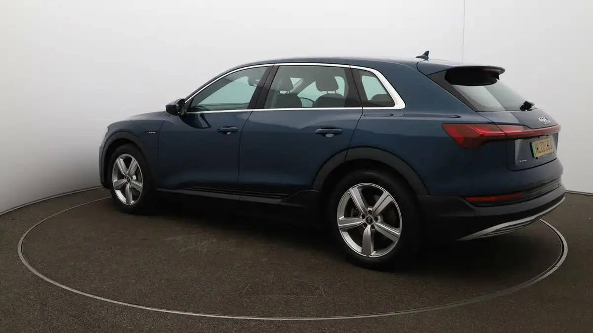 2022-audi-e-tron-55e-technik-station-wagon-big-27