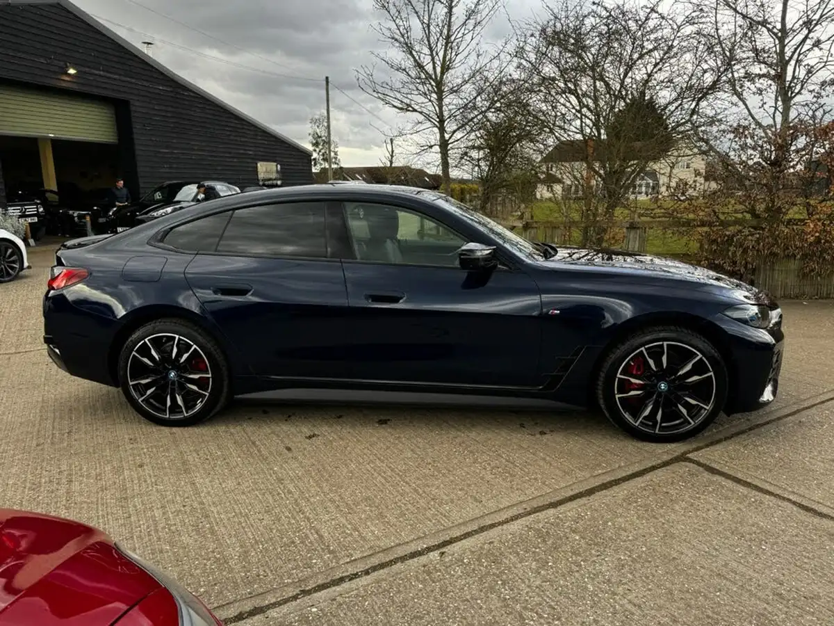 2022-bmw-i4-e-m50-big-9