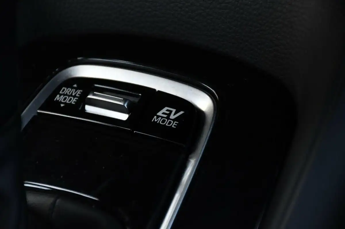 2024-toyota-corolla-18-vvt-i-icon-touring-sports-big-24
