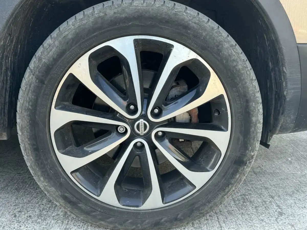 2013-nissan-qashqai-20-360-cvt-big-11