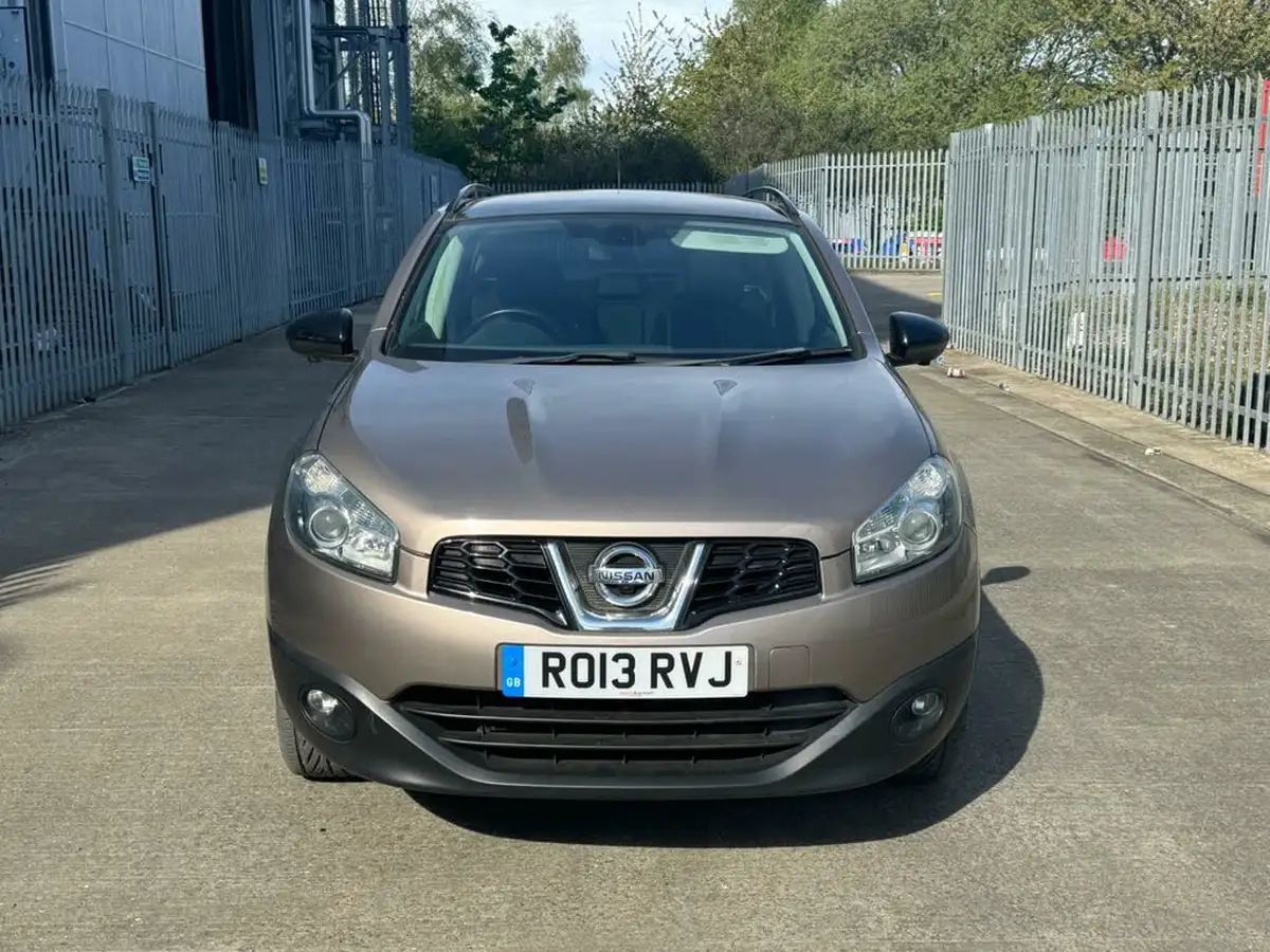 2013-nissan-qashqai-20-360-cvt-big-35
