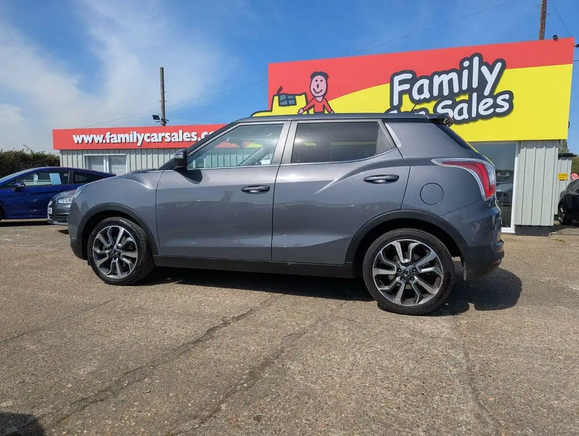 2015-kgm-ssangyong-tivoli-16-elx-auto-big-1